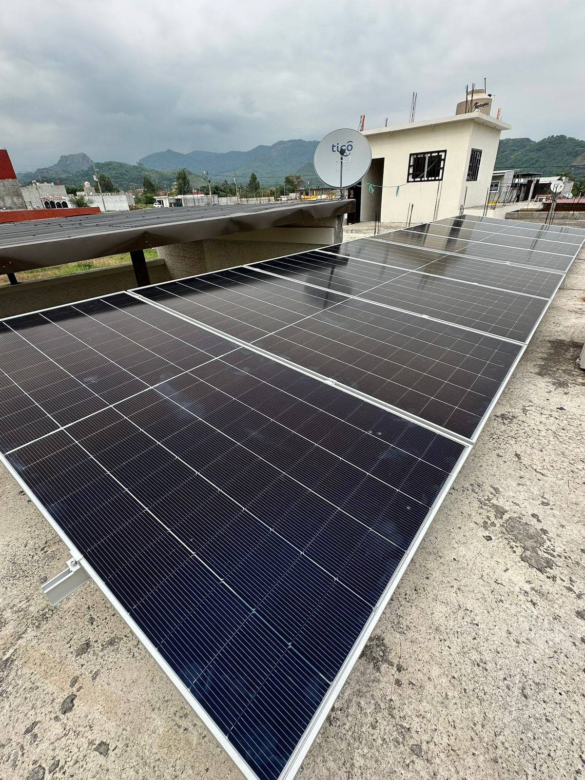 Instalación de Paneles Solares y Energía Fotovoltaica - Fotografía